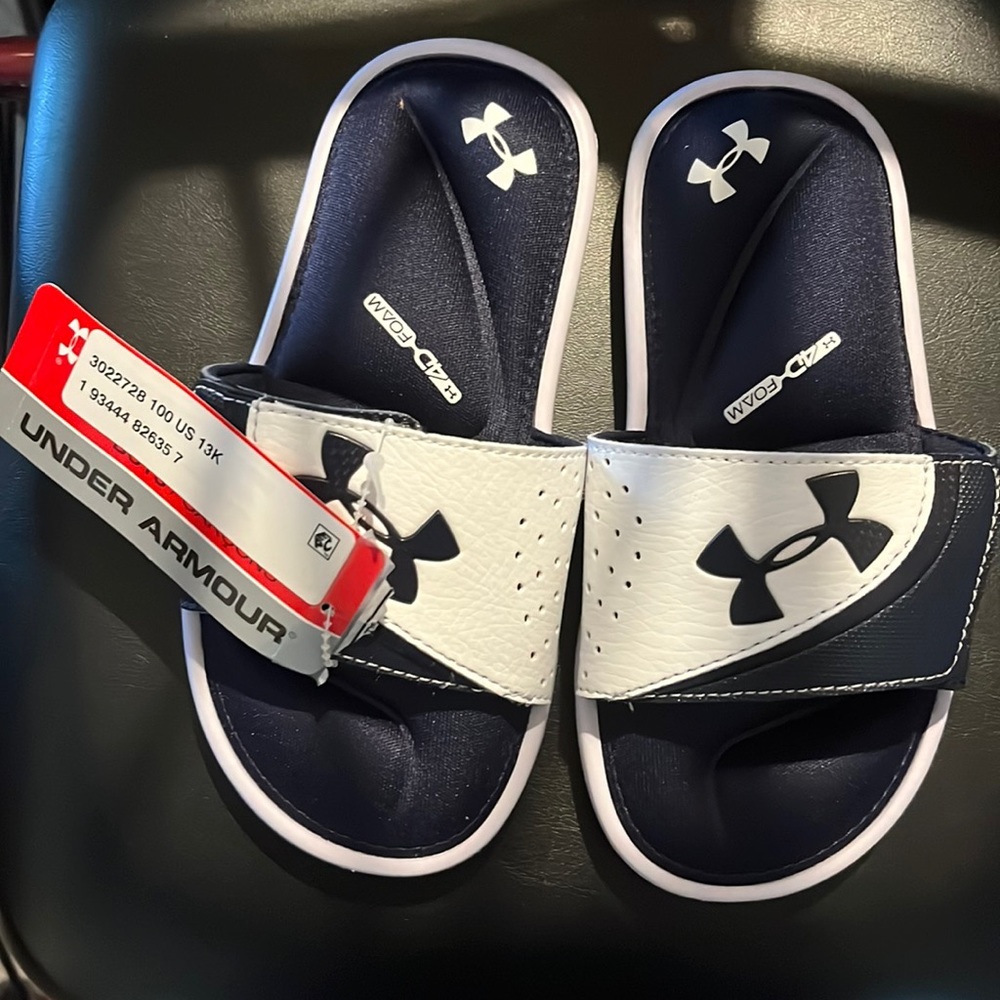 Boys size 13k underamour navy blue and white